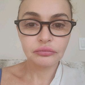 Meet your Posher, Alona